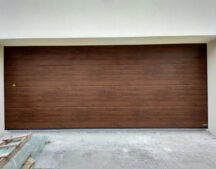 секционные ворота Хьорман L гофр Decograin Dark Oak